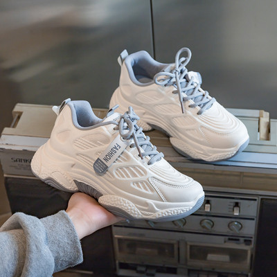 Sildiga ja kareda tallaga vabaaja tossud naistele