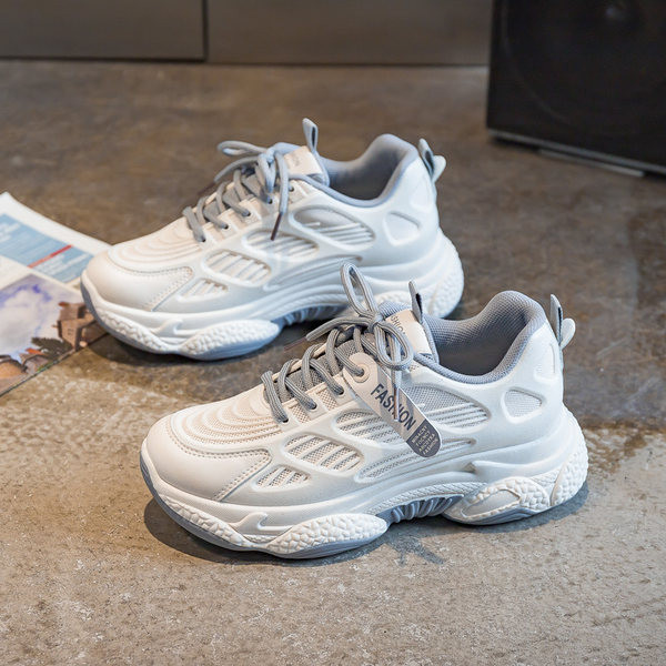 Sildiga ja kareda tallaga vabaaja tossud naistele