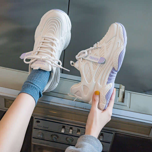 Sildiga ja kareda tallaga vabaaja tossud naistele