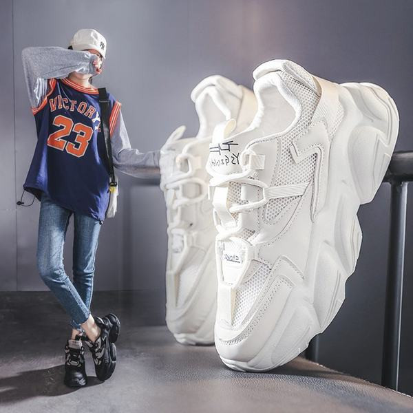 Moodsad kareda tallaga naiste tossud – kolmes värvitoonis