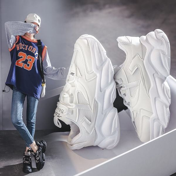 Moodsad kareda tallaga naiste tossud – kolmes värvitoonis