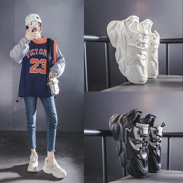 Moodsad kareda tallaga naiste tossud – kolmes värvitoonis