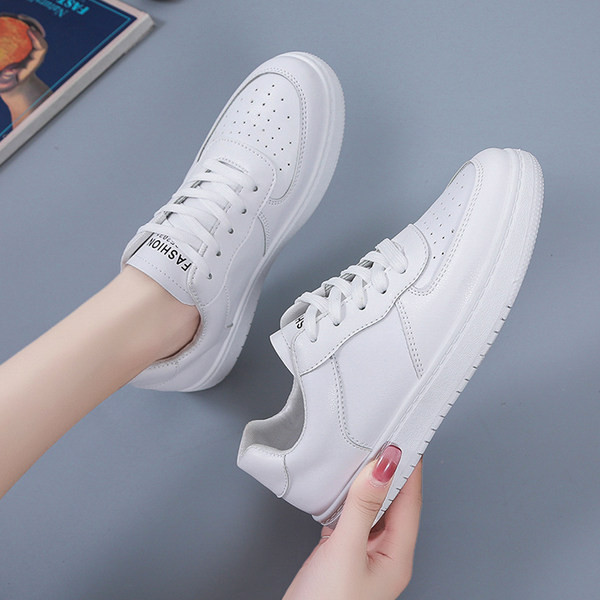 Naiste ökonahast tossud - valget värvi