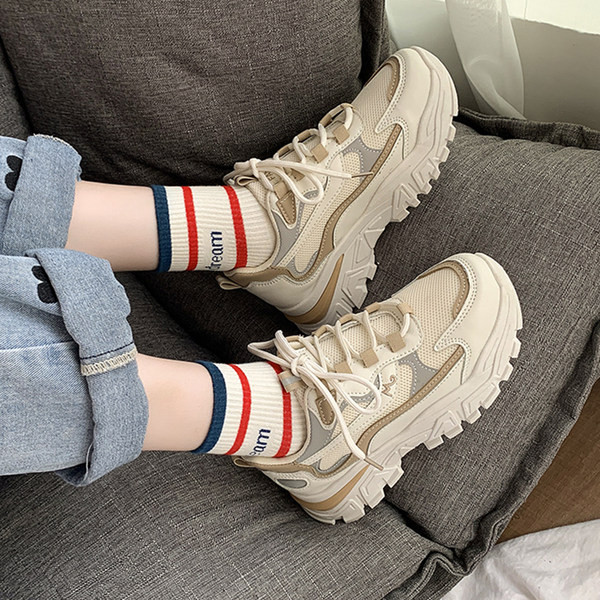 Jauns pavasara-vasaras kedu modelis ar raupju zoli