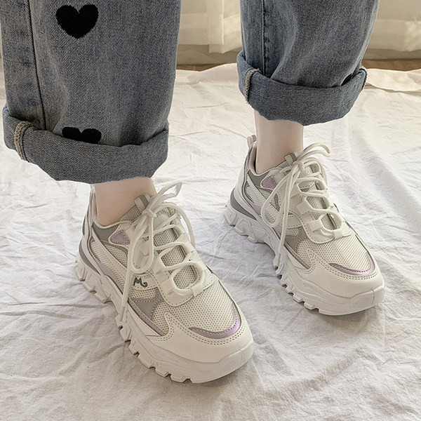 Jauns pavasara-vasaras kedu modelis ar raupju zoli