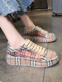 Kivide ja lameda tallaga ruudulised naiste tossud