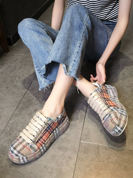 Kivide ja lameda tallaga ruudulised naiste tossud