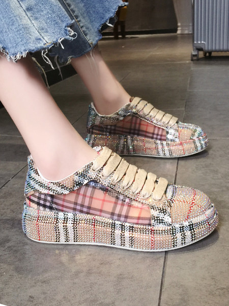 Kivide ja lameda tallaga ruudulised naiste tossud