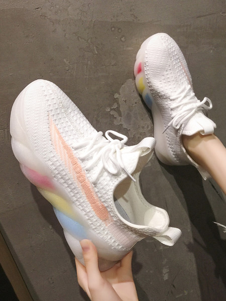 Naiste tekstiilist värvilise tallaga tossud