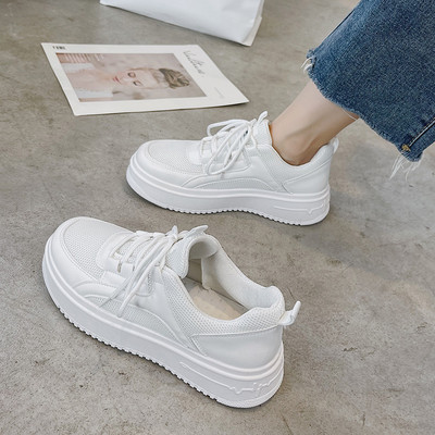 Sieviešu kedas ar mežģīnēm trīs krāsās piemērotas vasarai