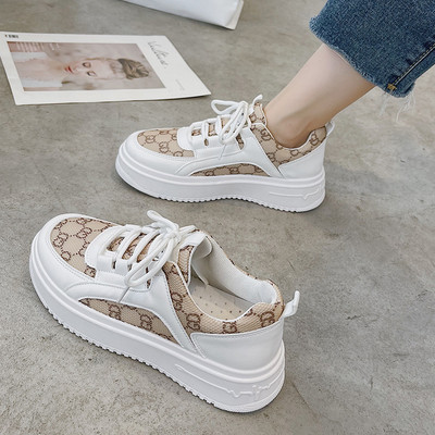 Sieviešu kedas ar mežģīnēm trīs krāsās piemērotas vasarai