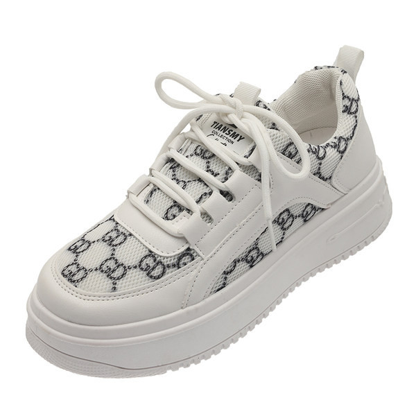 Sieviešu kedas ar mežģīnēm trīs krāsās piemērotas vasarai