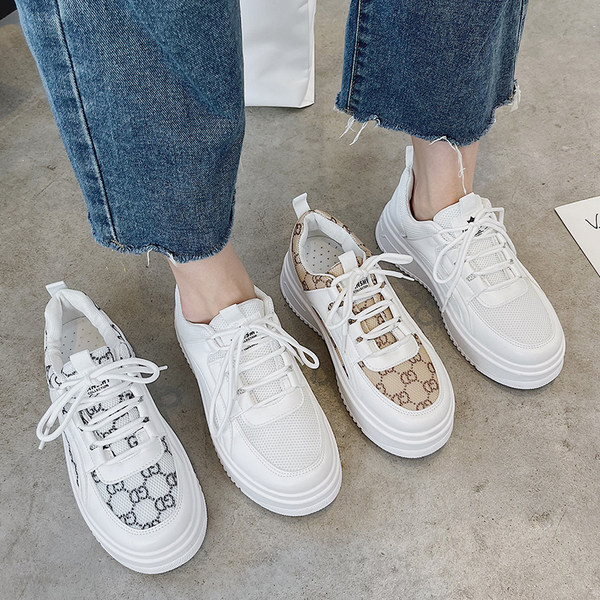 Sieviešu kedas ar mežģīnēm trīs krāsās piemērotas vasarai