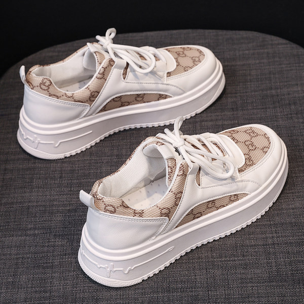 Sieviešu kedas ar mežģīnēm trīs krāsās piemērotas vasarai