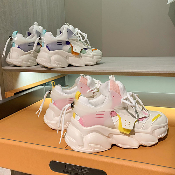 Sieviešu modernas kedas ar augstu raupju zoli