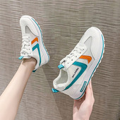 Kahes värvitoonis paelte ja lameda tallaga naiste tossud