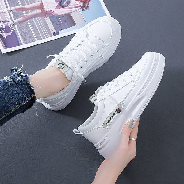 Jauns sieviešu augstpapēžu kedu modelis baltā krāsā