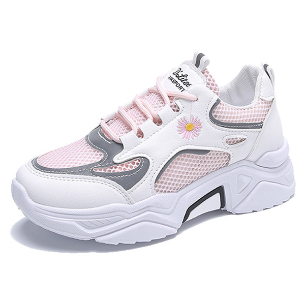 Naiste tikandiga võrgust tossud