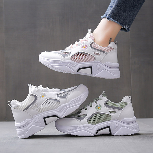 Naiste tikandiga võrgust tossud