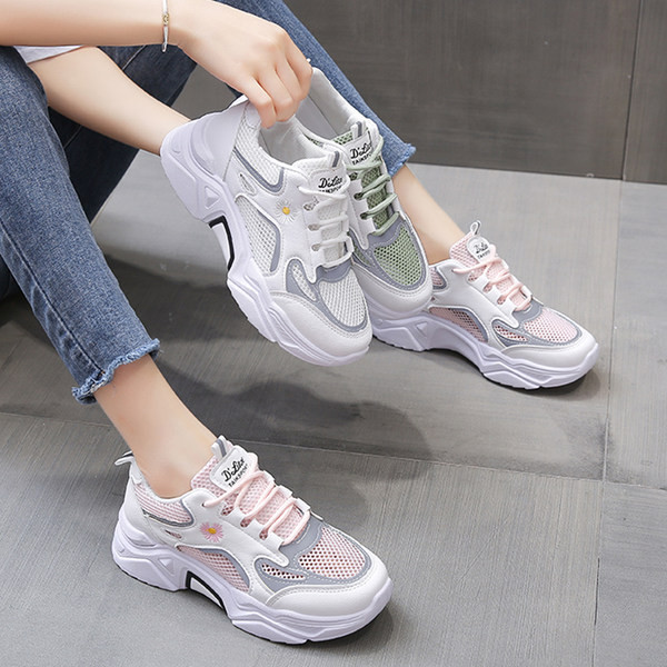 Naiste tikandiga võrgust tossud