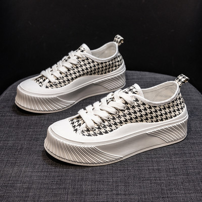 Sieviešu tekstila kedas ar 4 cm plakanu platformu