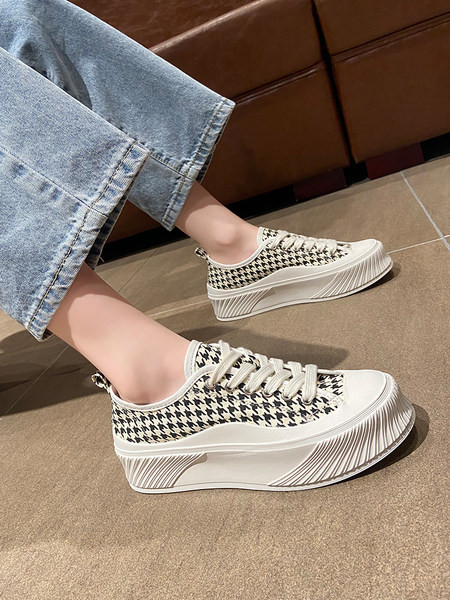 Sieviešu tekstila kedas ar 4 cm plakanu platformu