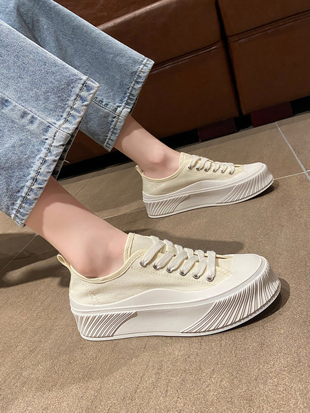 Sieviešu tekstila kedas ar 4 cm plakanu platformu