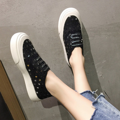 Audekla sieviešu kedas ar spīdīgu efektu