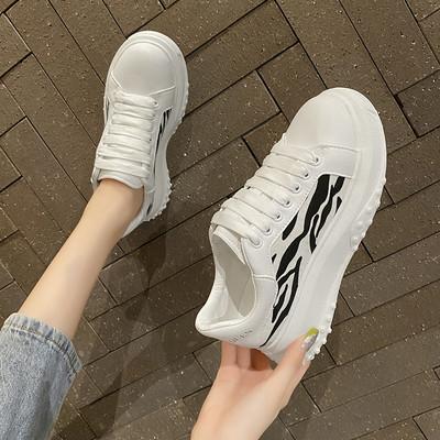 Sieviešu ādas kedas ar aplikāciju