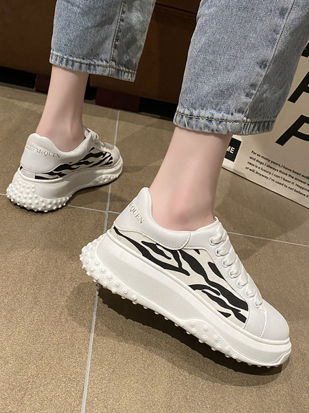 Sieviešu ādas kedas ar aplikāciju