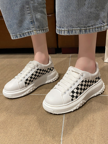 Sieviešu ādas kedas ar aplikāciju