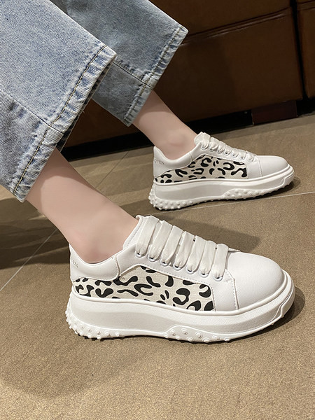 Sieviešu ādas kedas ar aplikāciju