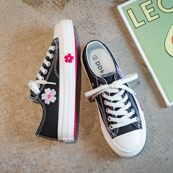 Lilletikandi ja lipsudega naiste vabaaja tossud