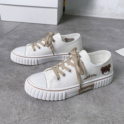 Sieviešu audekla kedas ar lācīša izšuvumu