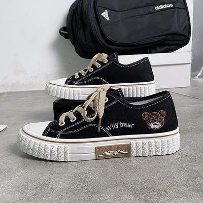 Sieviešu audekla kedas ar lācīša izšuvumu