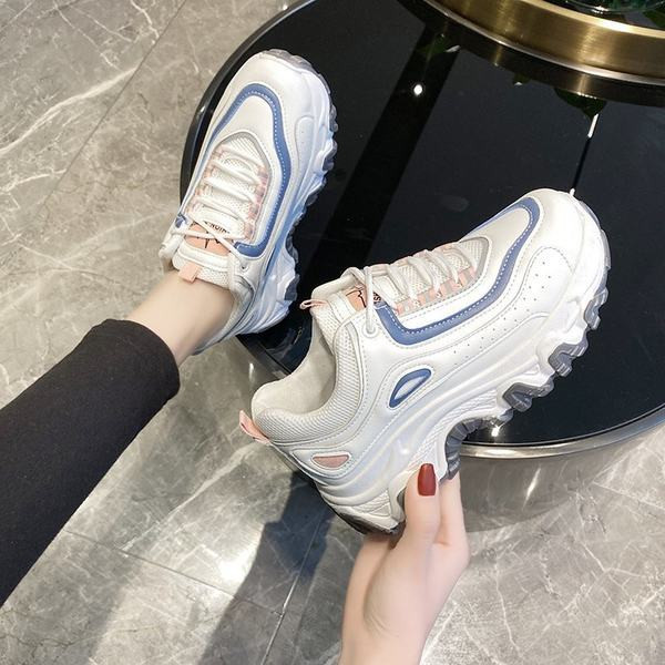 Ikdienas sieviešu maratoni ar raupju zoli divās krāsās