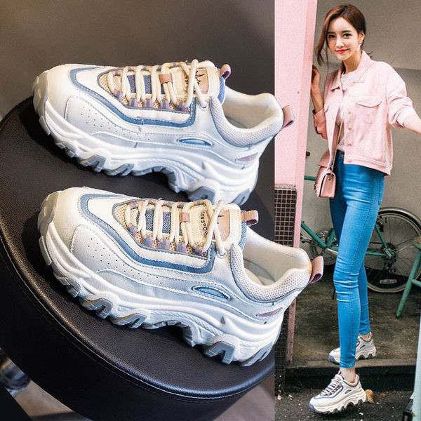 Ikdienas sieviešu maratoni ar raupju zoli divās krāsās