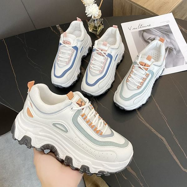 Ikdienas sieviešu maratoni ar raupju zoli divās krāsās