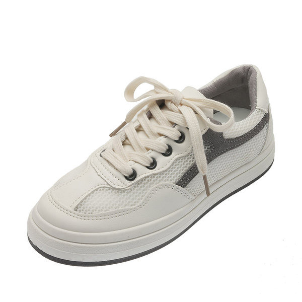 Suveks sobivad valged paeltega vabaaja tossud