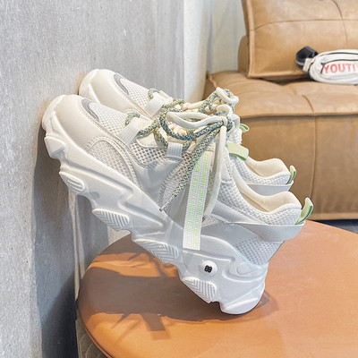 Uus mudel suviste paeltega tekstiilist tossud