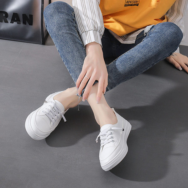 Νέο μοντέλο Γυναικεία casual αθλητικά  παπούτσια  από δέρμα faux με κορδόνια και επίπεδη σόλα