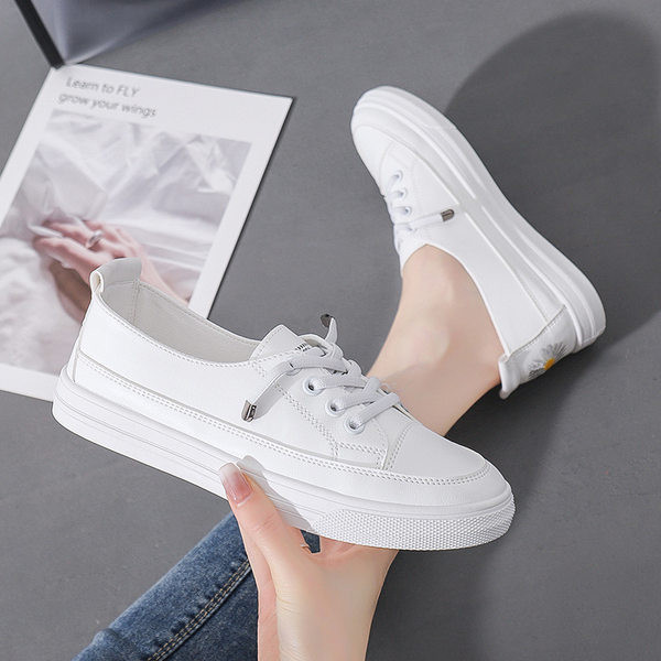 Νέο μοντέλο Γυναικεία casual αθλητικά  παπούτσια  από δέρμα faux με κορδόνια και επίπεδη σόλα