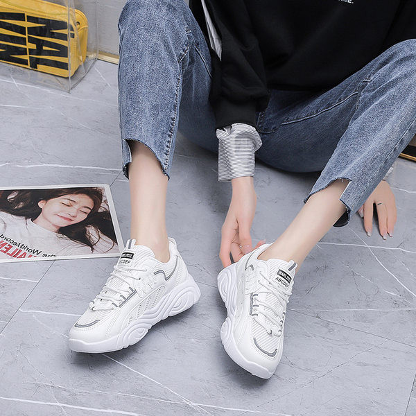 Naiste vabaaja paeltega tossud – kolmes värvitoonis