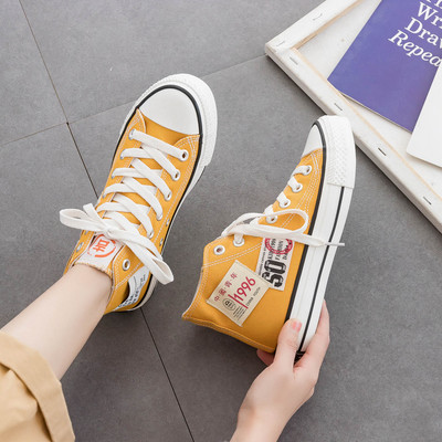 Γυναικεία στρογγυλά ψηλά πάνινα παπούτσια με έμβλημα και κορδόνια