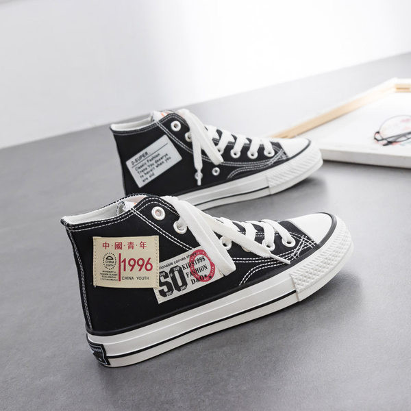 Γυναικεία στρογγυλά ψηλά πάνινα παπούτσια με έμβλημα και κορδόνια