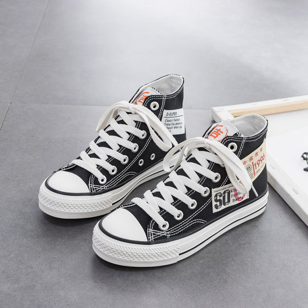 Γυναικεία στρογγυλά ψηλά πάνινα παπούτσια με έμβλημα και κορδόνια