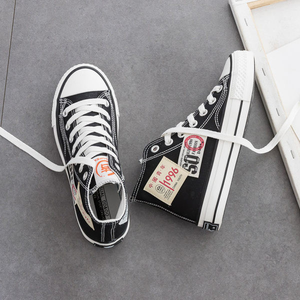 Γυναικεία στρογγυλά ψηλά πάνινα παπούτσια με έμβλημα και κορδόνια