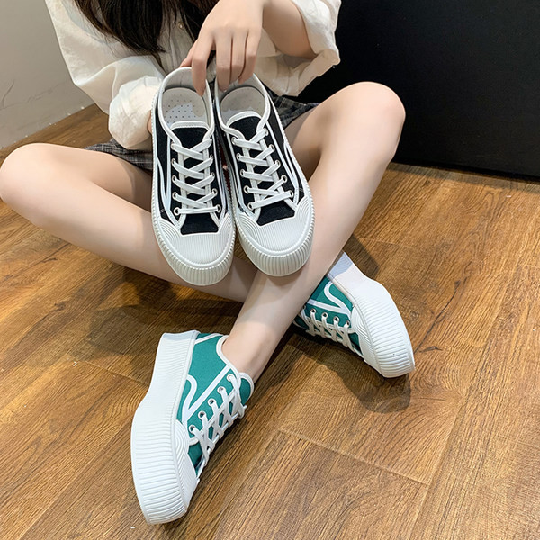 Ležerne tenisice s ravnim potplatom - od tekstila