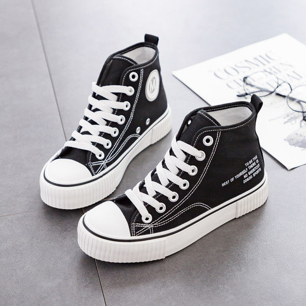 Γυναικεία αθλητικά παπούτσια με επίπεδη σόλα επιγραφή και κορδόνια