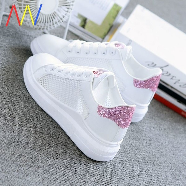 Jauns sieviešu sieta kedu modelis ar spīdīgu elementu - piemērots pavasarim un vasarai